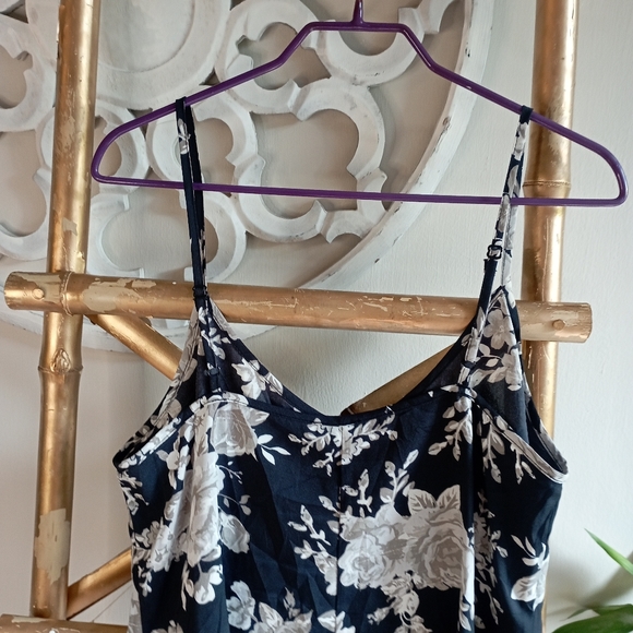 👩‍❤️‍👩 Floral Deep Grey And White Vest Top - Picture 9 of 15